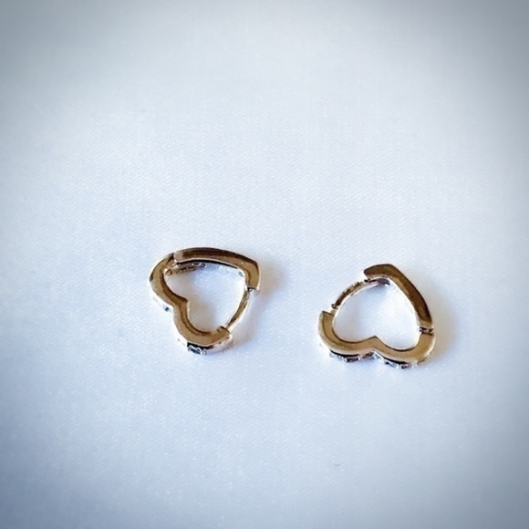 Sterling silver heart shaped hoop earrings - Picture 1 of 6